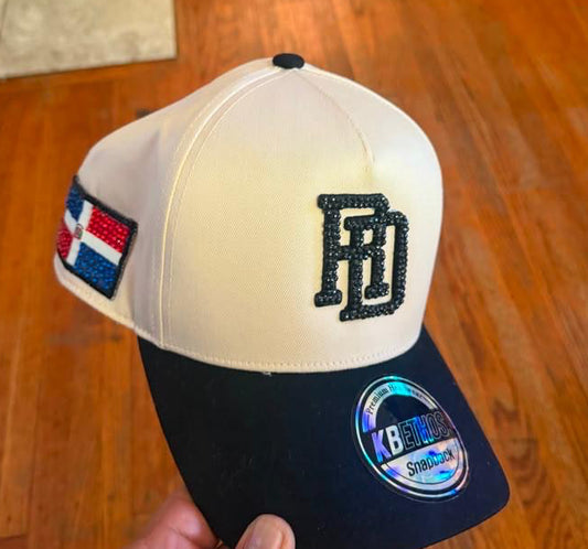 Gorra RD Glam - Bandera Dominicana + RD Pedrería Negra | Snapback Beige/Black