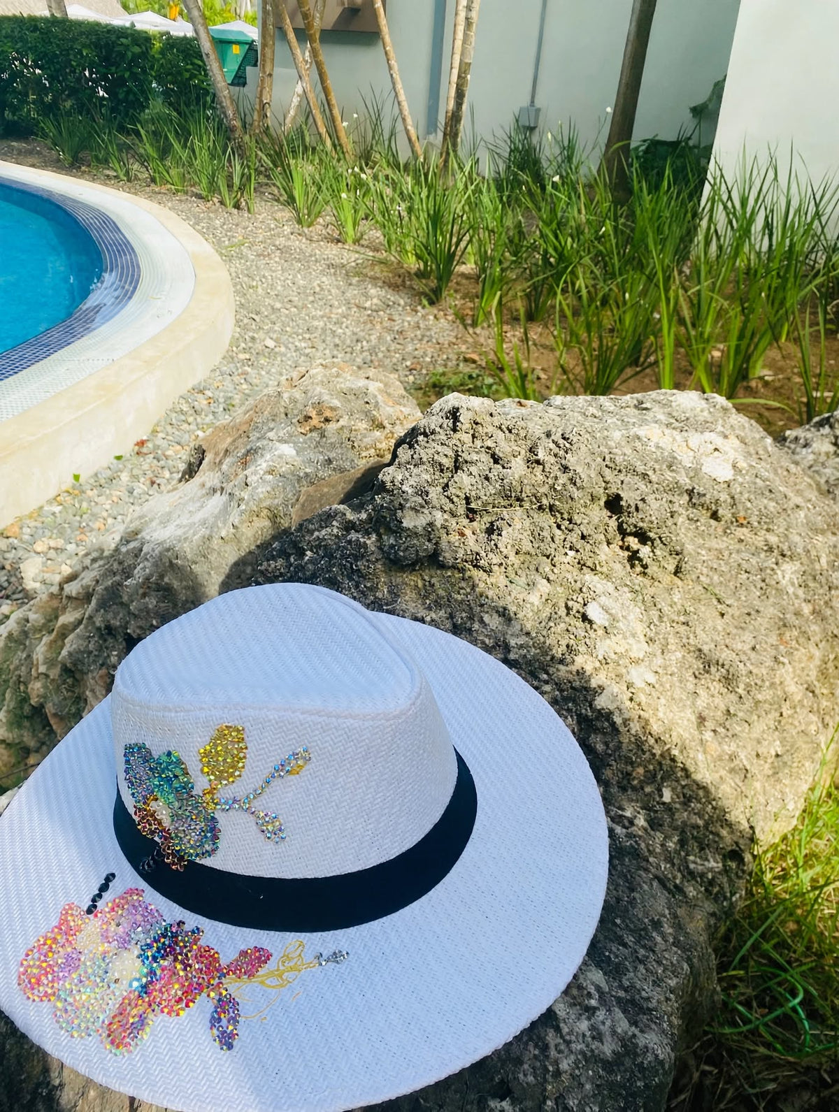 ✨ Glam Hat Blanco Flores Multicolor + Skinny Tumbler