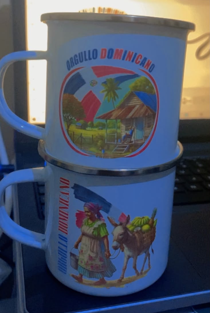 Taza blanca de metal esmaltado