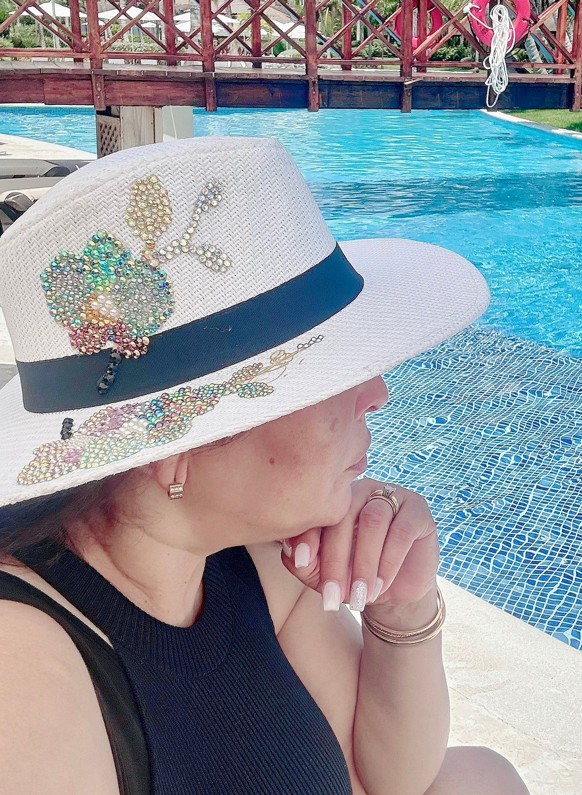✨ Glam Hat Blanco Flores Multicolor + Skinny Tumbler